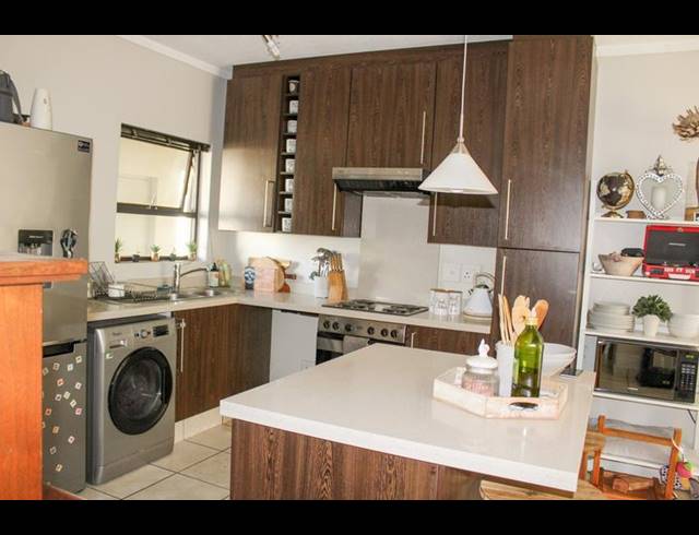 2 BEDROOM PROPERTY TO RENT IN LONEHILL